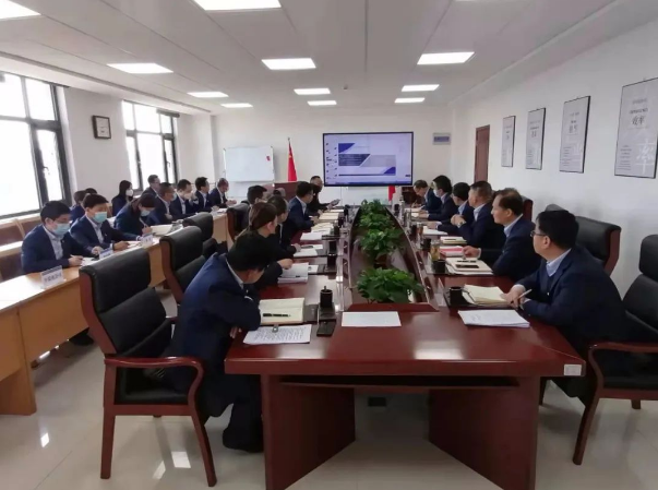 马博平台马博（中国）召开党委理论中心组集体学习会议(图2)