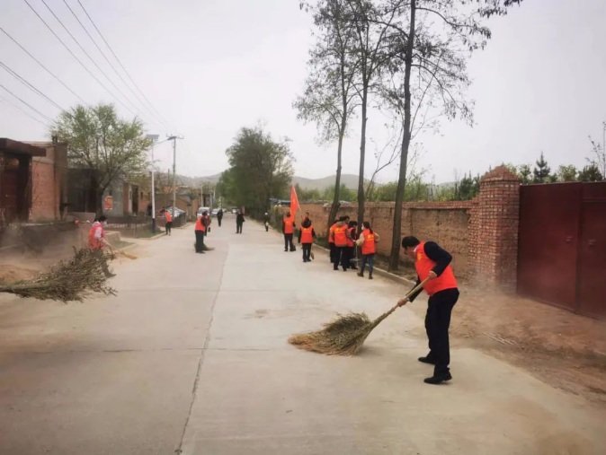 马博平台马博（中国）赴包抓共建村社开展卫生清扫志愿服务活动(图2)