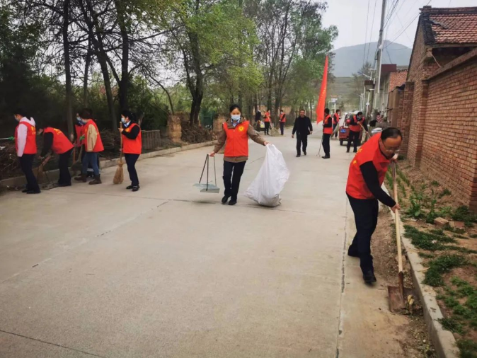 马博平台马博（中国）赴包抓共建村社开展卫生清扫志愿服务活动(图3)