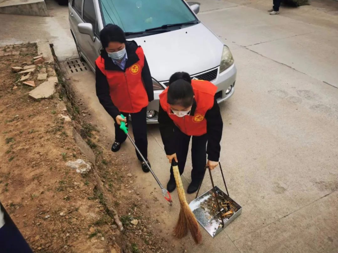 马博平台马博（中国）赴包抓共建村社开展卫生清扫志愿服务活动(图4)