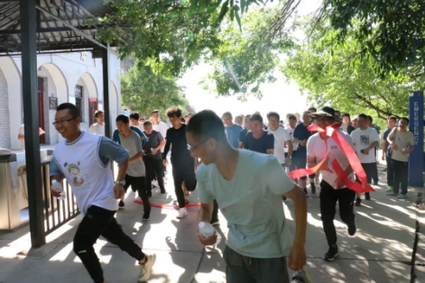 助力文旅市场 展示产投风采——马博平台马博（中国）组织开展员工登山比赛活动(图2)