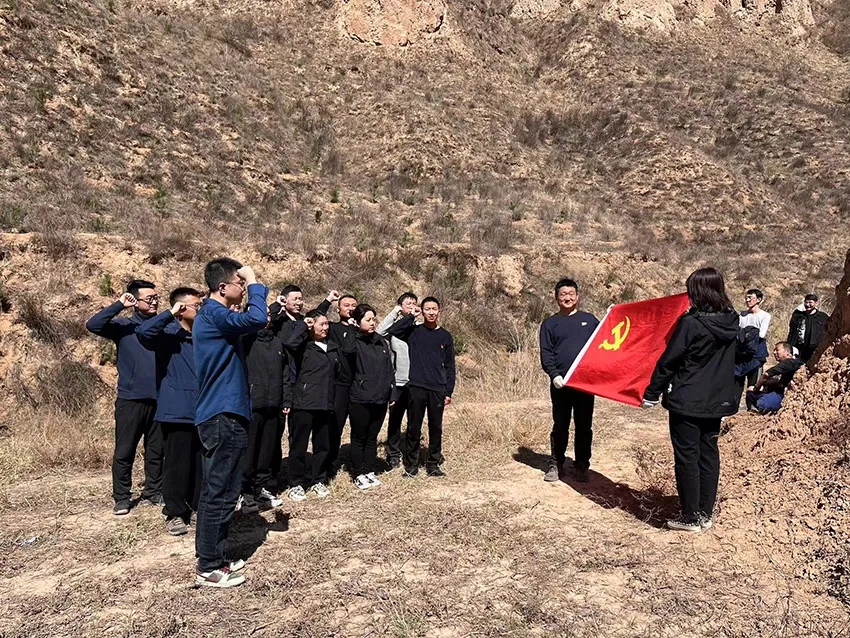 马博平台马博（中国）开展义务植树活动(图3)